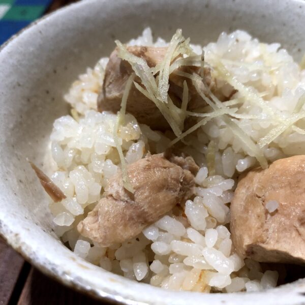 【久米島赤鶏牧場】久米島赤鶏滋味スープを使った、大人気アレジレシピ「炊き込みご飯」♪